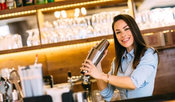 CV barman - jak stworzyć ciekawy życiorys i list motywacyjny?