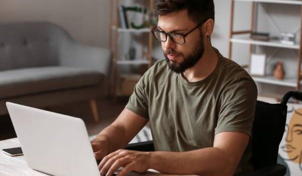 CV bez wykształcenia - jak prawidłowo je napisać? [+Wzór]