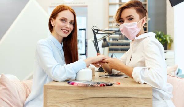 CV manikiurzystki - przykład i porady: Dopracuj życiorys do perfekcji!