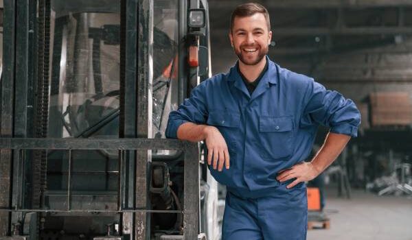 CV pracownik fizyczny - wzór i porady, które pomogą Ci znaleźć pracę