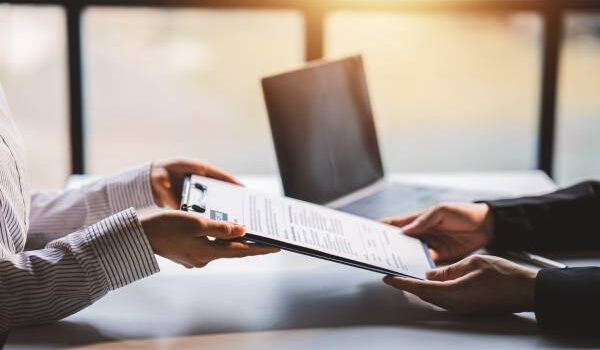 Proste CV - wzór i porady: Jak napisać proste CV?